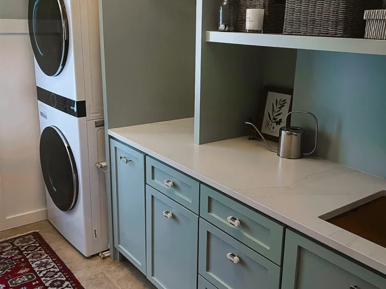 suburban-home-laundry-room-cabinetry